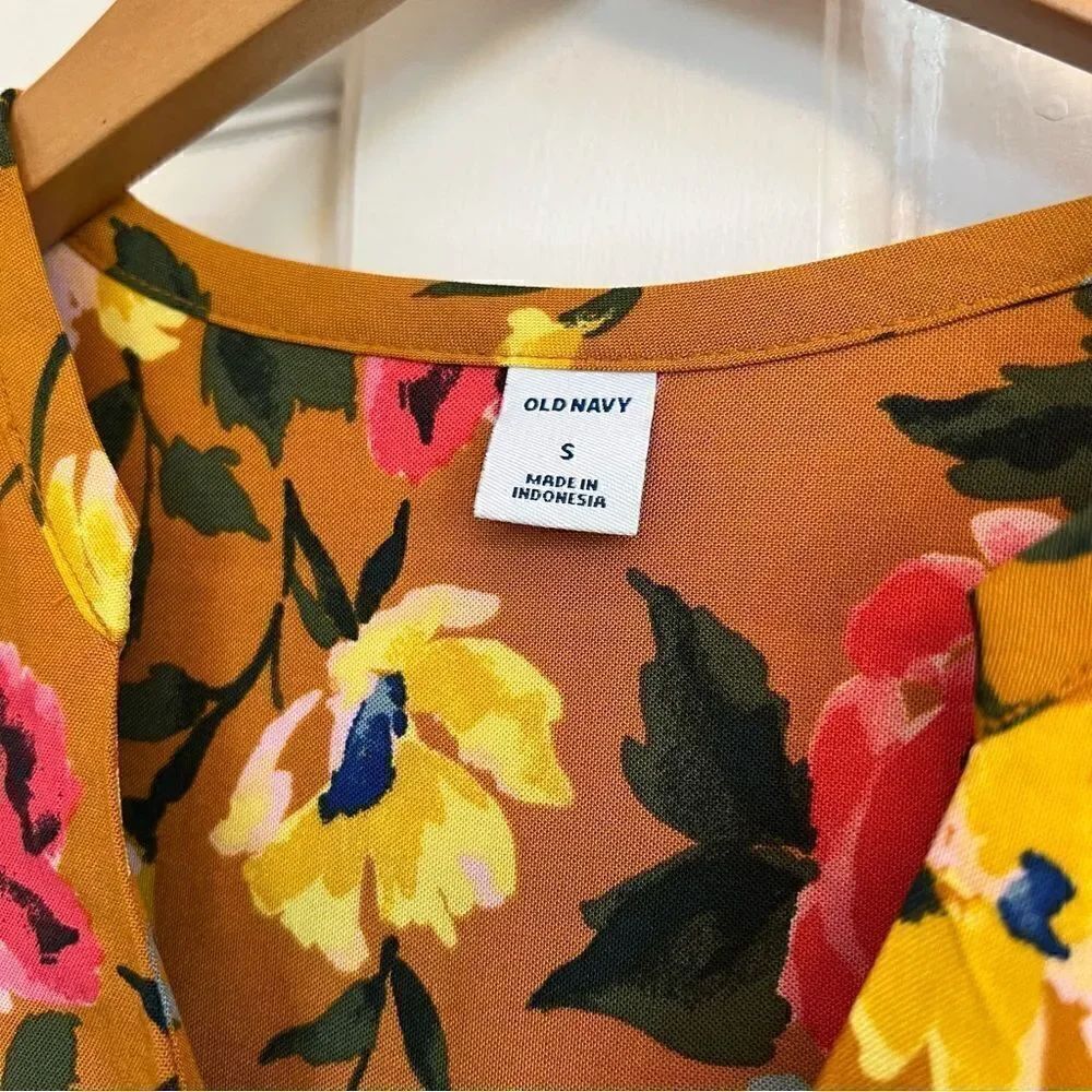 Old Navy Floral Pattern yellow top - Picture 5 of 7
